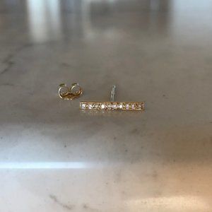 Single bar diamond stud